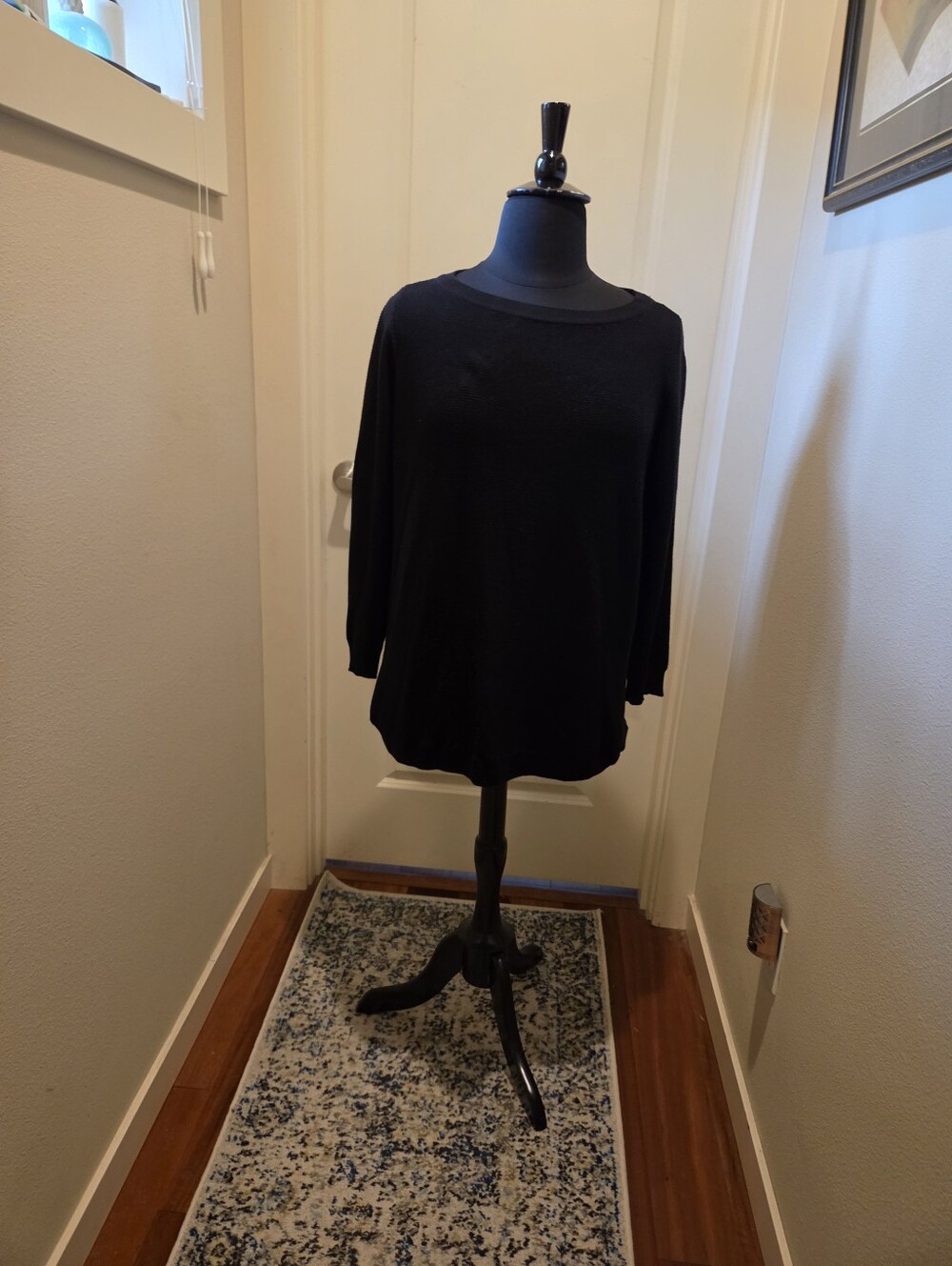 GNW Woman Black Long Sleeve Crew Neck Sweater